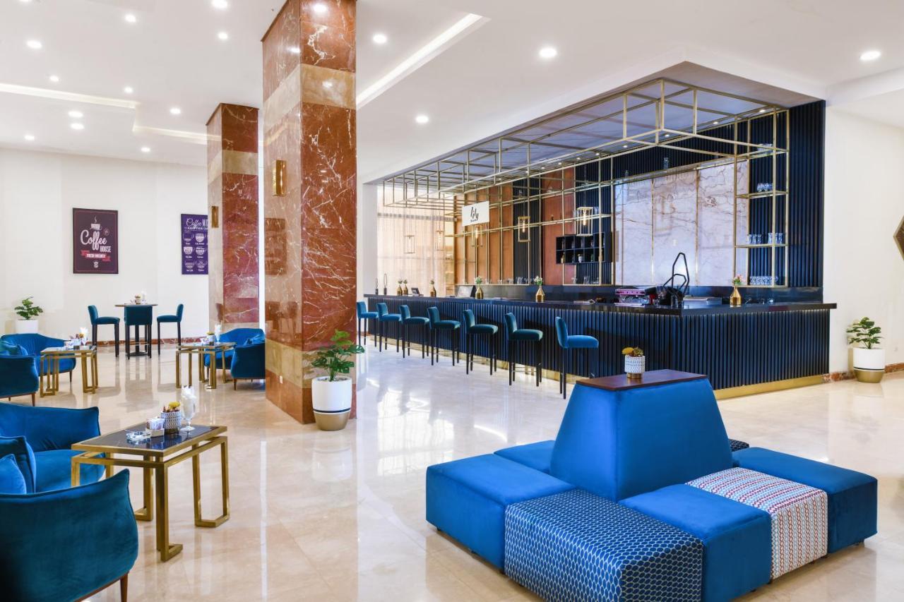 Tolip Gardens Hotel ไคโร ภายนอก รูปภาพ The bar at the hotel