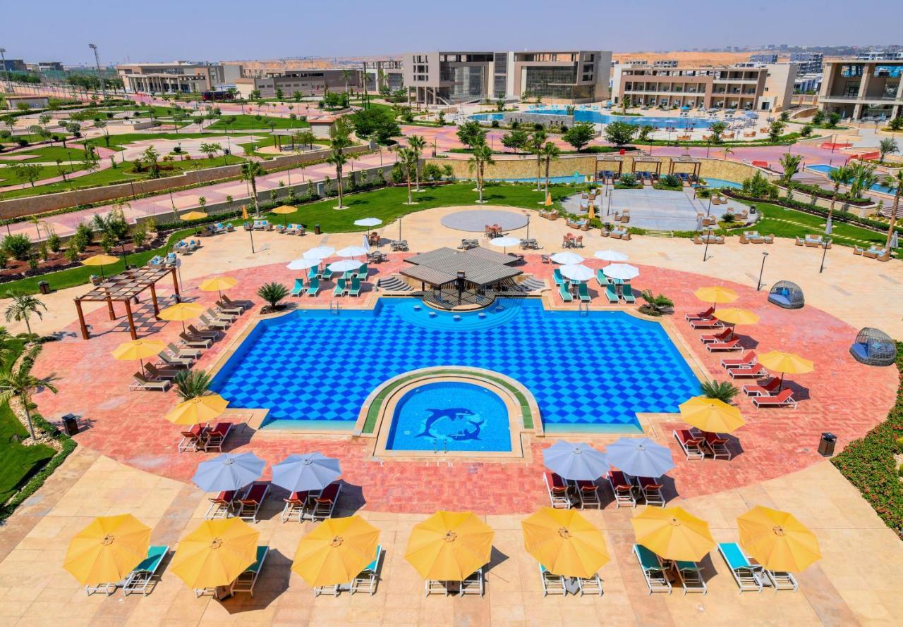 Tolip Gardens Hotel ไคโร ภายนอก รูปภาพ The swimming pool at the resort